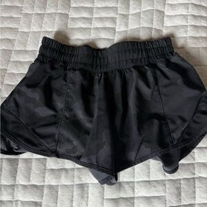 Lululemon Hotty Hot Short II *2.5"